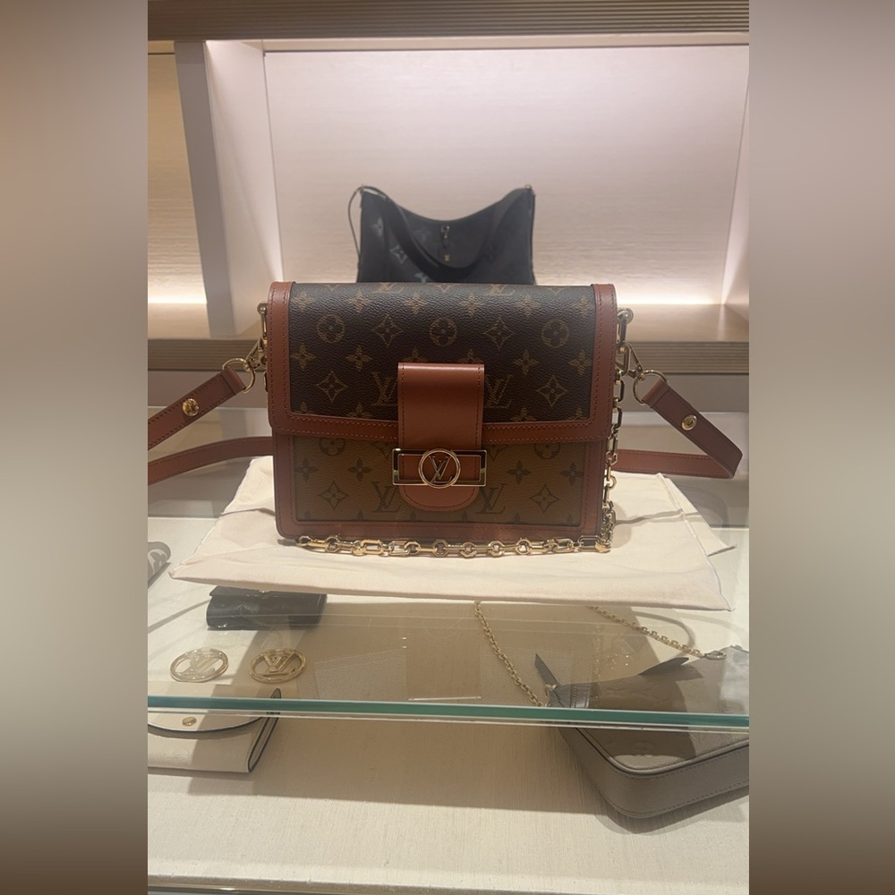 Selling Louis Vuitton Dauphine Purse! Bought in Beverly Hills/Rodeo Drive CA.